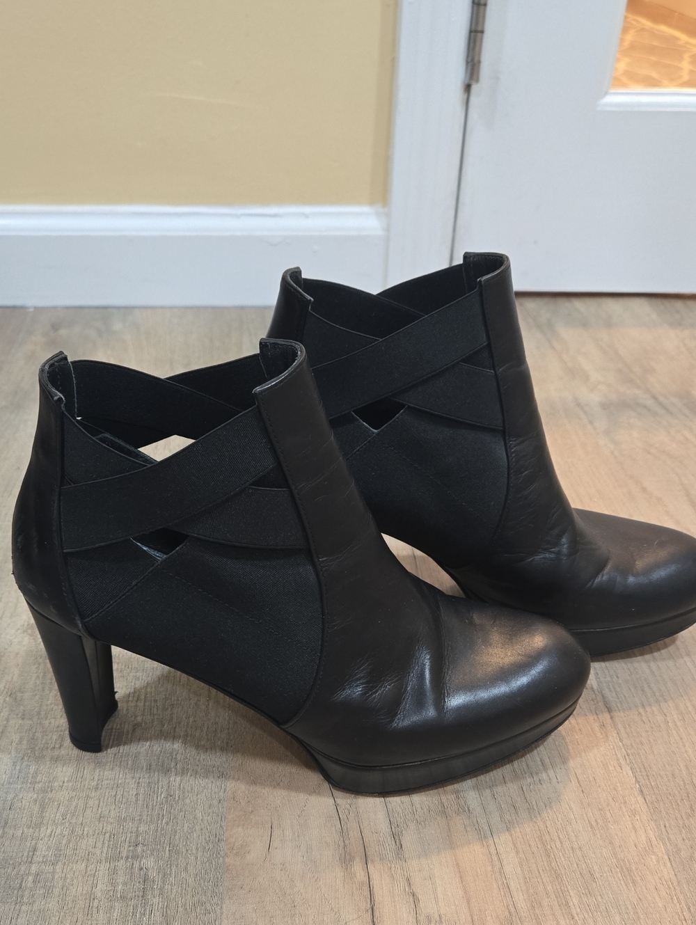 Stuart Weitzman Black Leather Ankle Booties!!